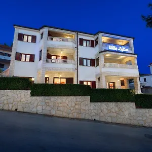 apartments-villa-luxor.hotels-in-trogir.com/
