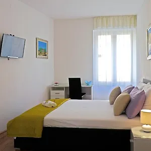 3* בית הארחה A&m And