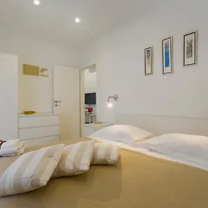 Sun & Sea Apartment